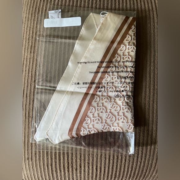 Coach Stacked Coach Print Silk Diamond Scarf nwt in packaging - Picture 2 of 3